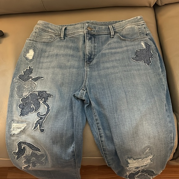 The so slimming girlfriend crop size 1  8/10 distressed  jeans, app flowers. - Picture 6 of 7